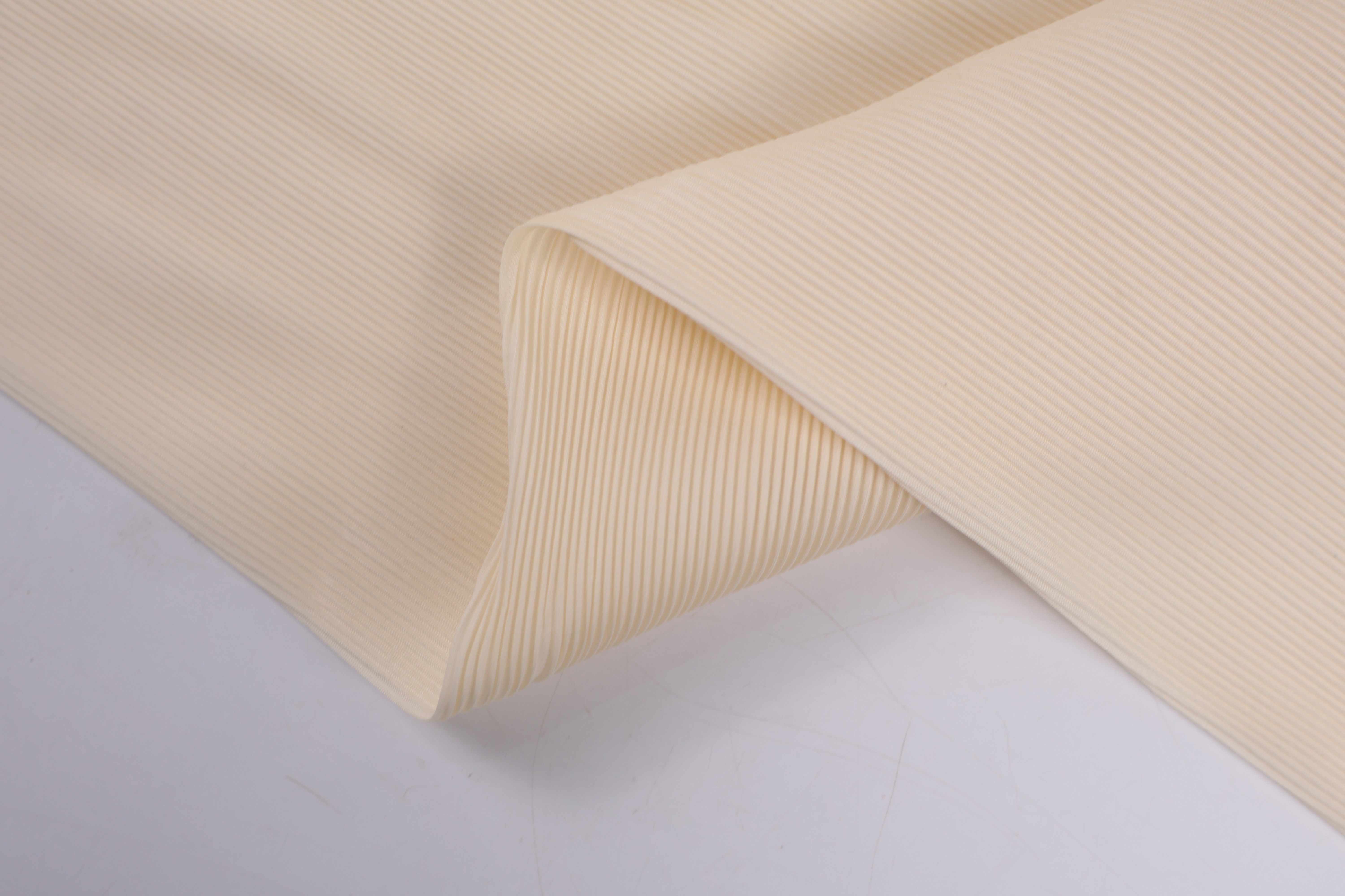 100% Polyester Crinkle Pleated Fabric - Wide 160 cm, 145 GSM
