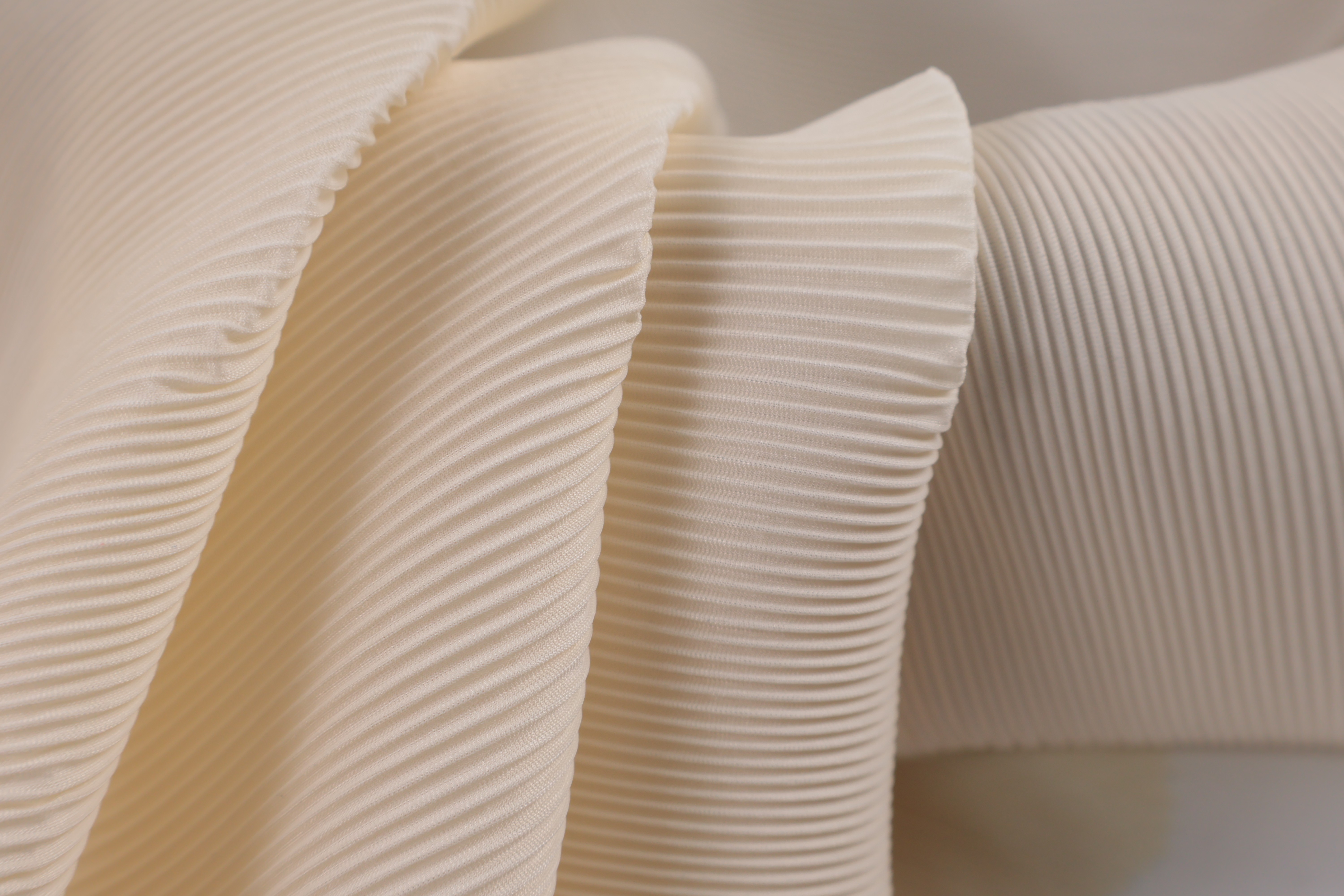 100% Polyester Crinkle Pleated Fabric - Wide 160 cm, 145 GSM