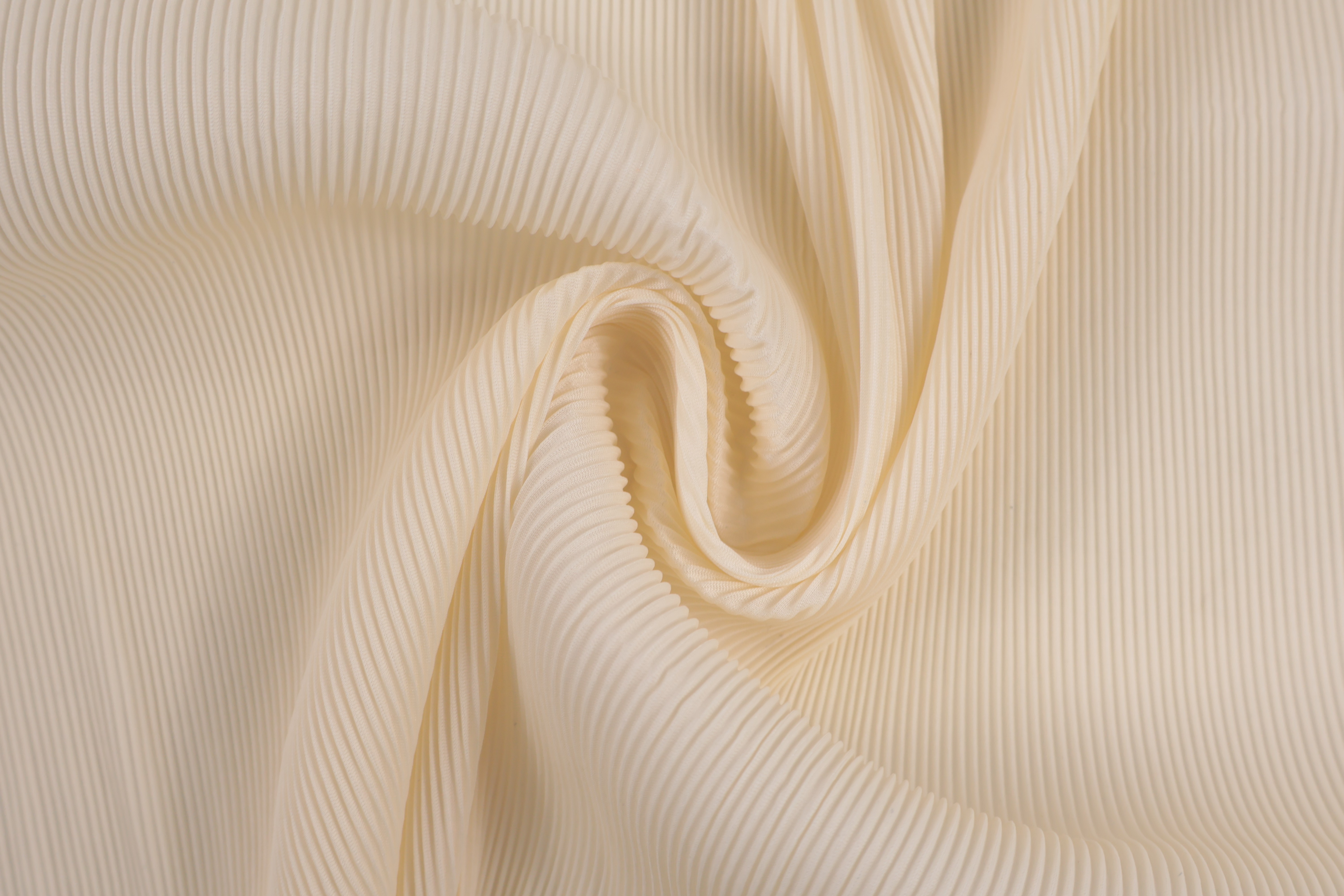 100% Polyester Crinkle Pleated Fabric - Wide 160 cm, 145 GSM