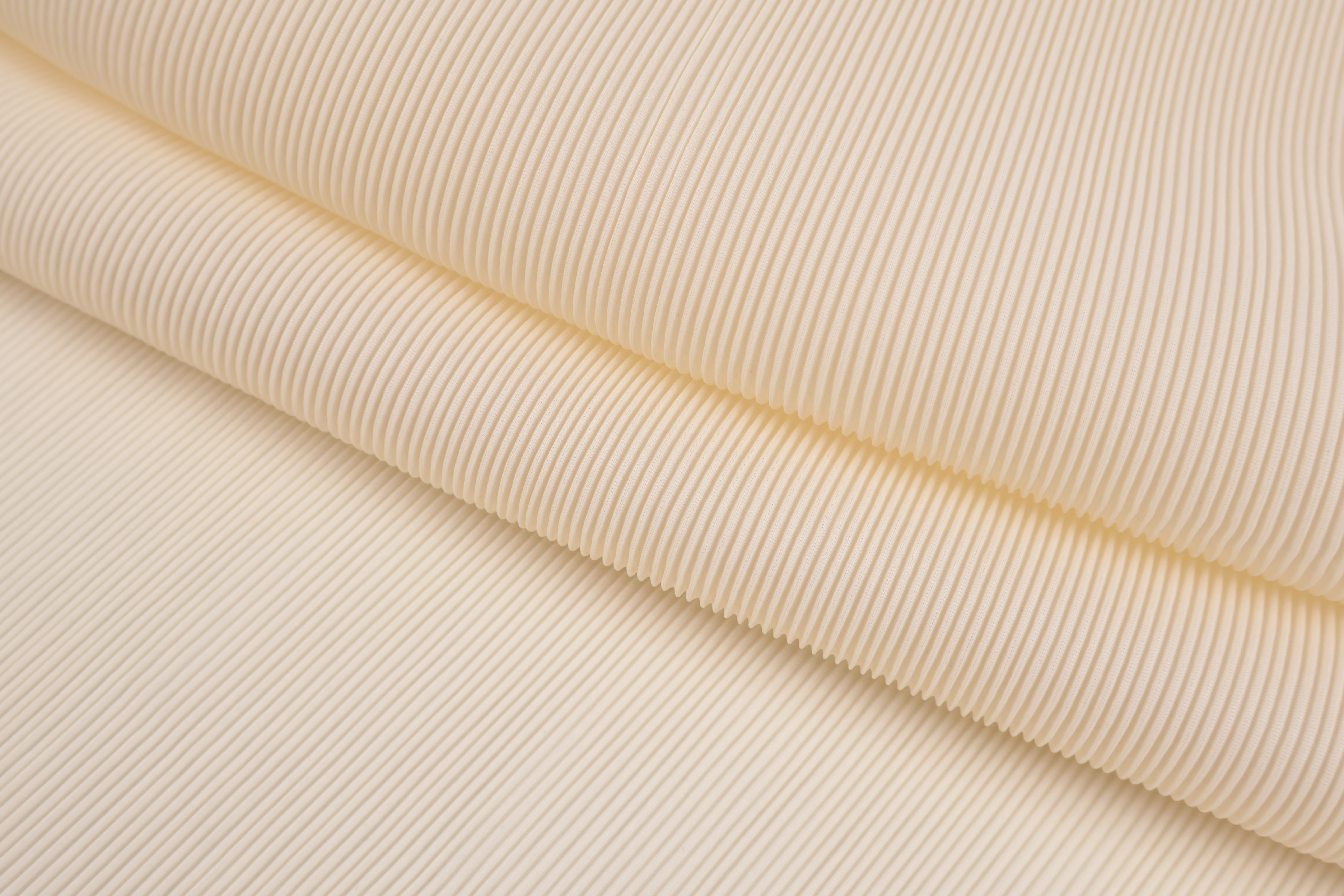 100% Polyester Crinkle Pleated Fabric - Wide 160 cm, 145 GSM