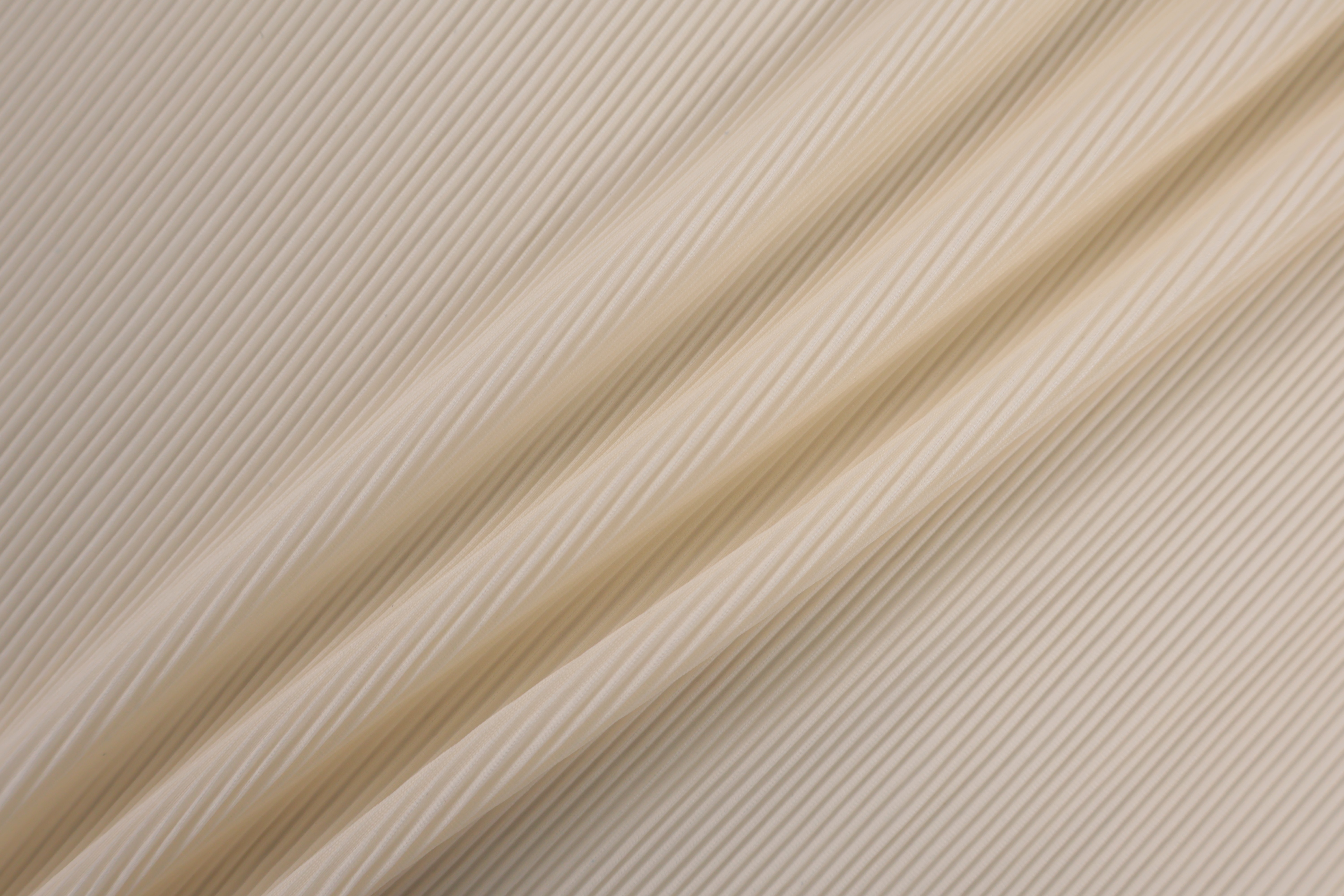 100% Polyester Crinkle Pleated Fabric - Wide 160 cm, 145 GSM