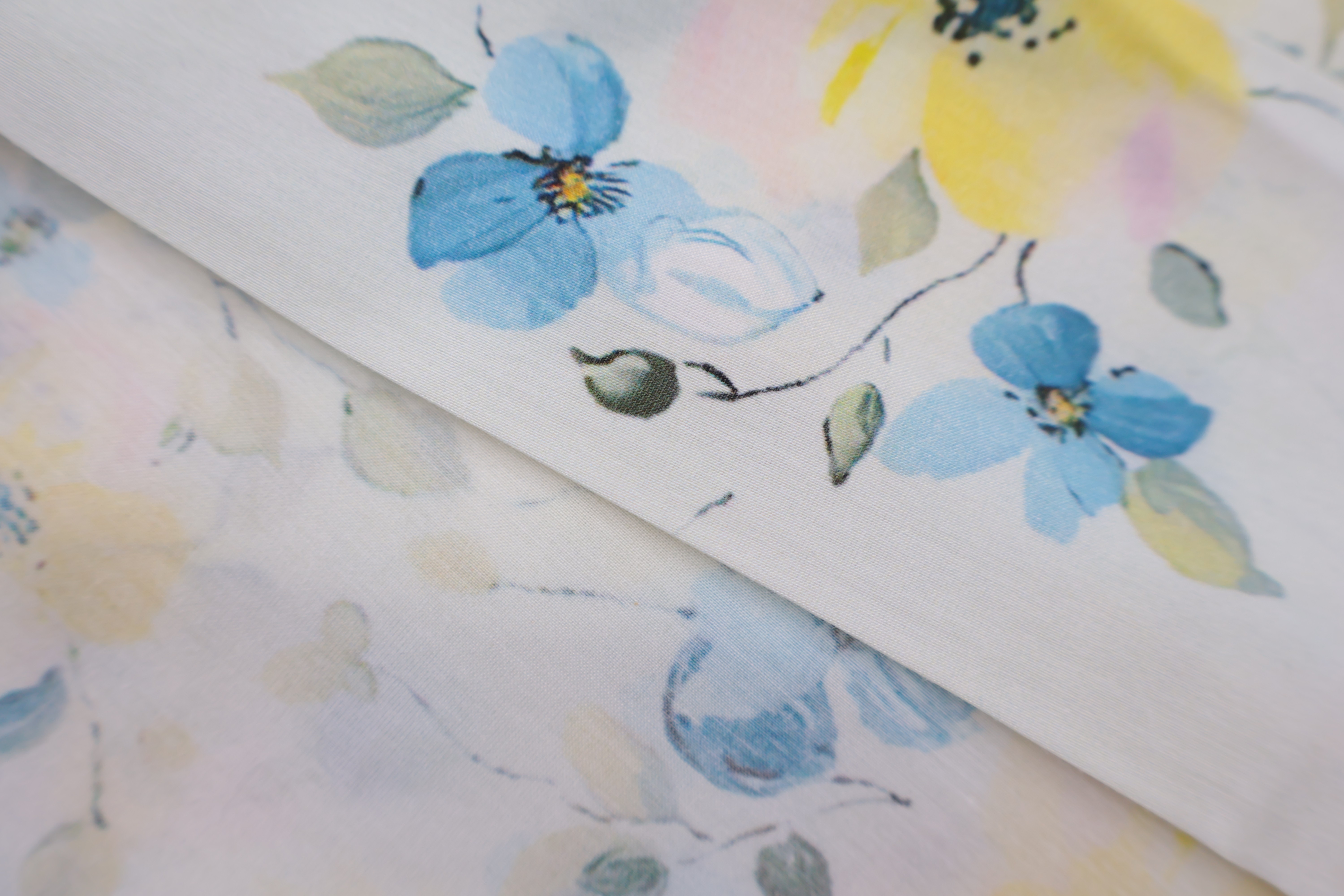 25% Silk 75% Cotton Printed Fabric (19mm) - Watercolour Floral Print, 80 GSM, Width 140 CM