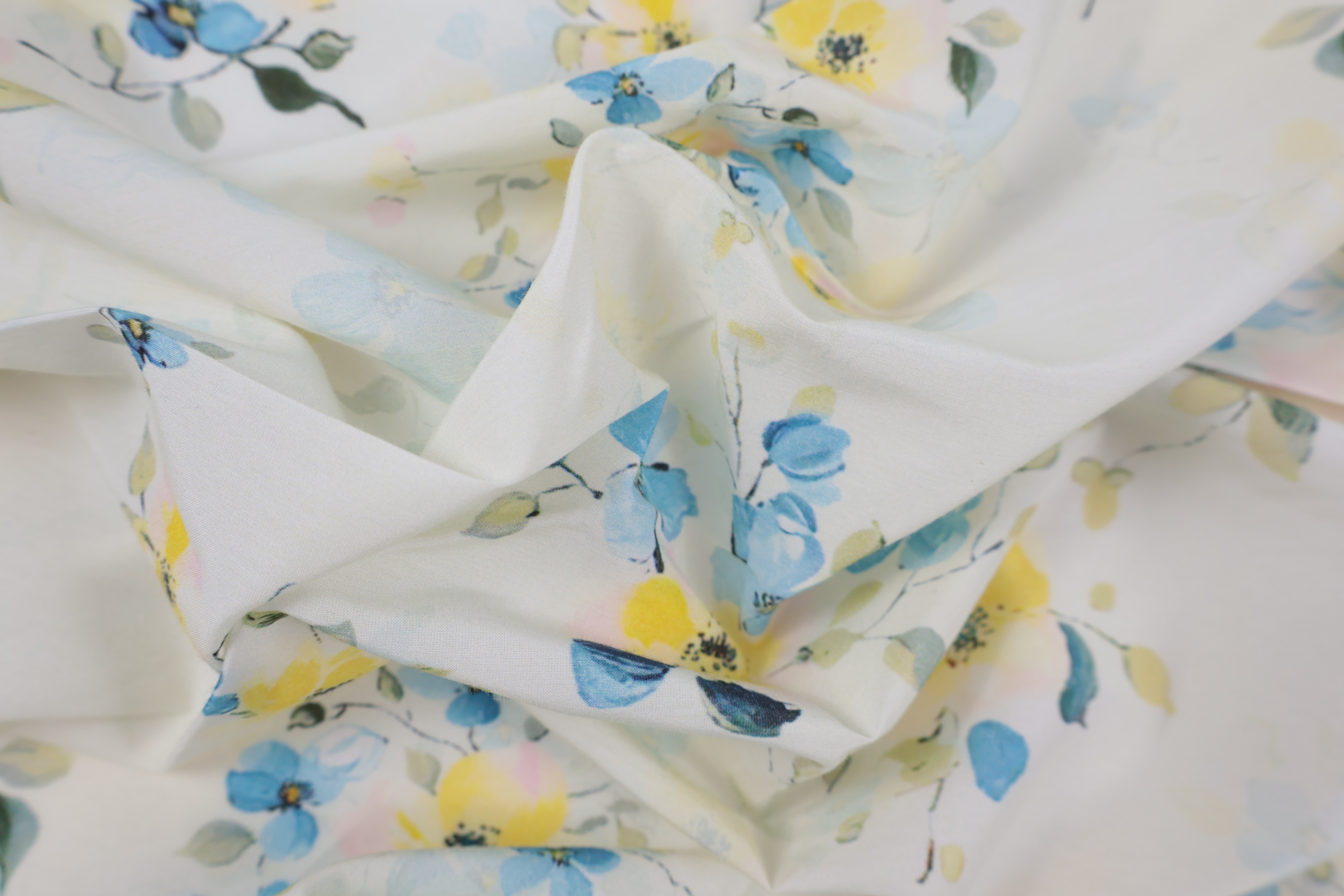 25% Silk 75% Cotton Printed Fabric (19mm) - Watercolour Floral Print, 80 GSM, Width 140 CM