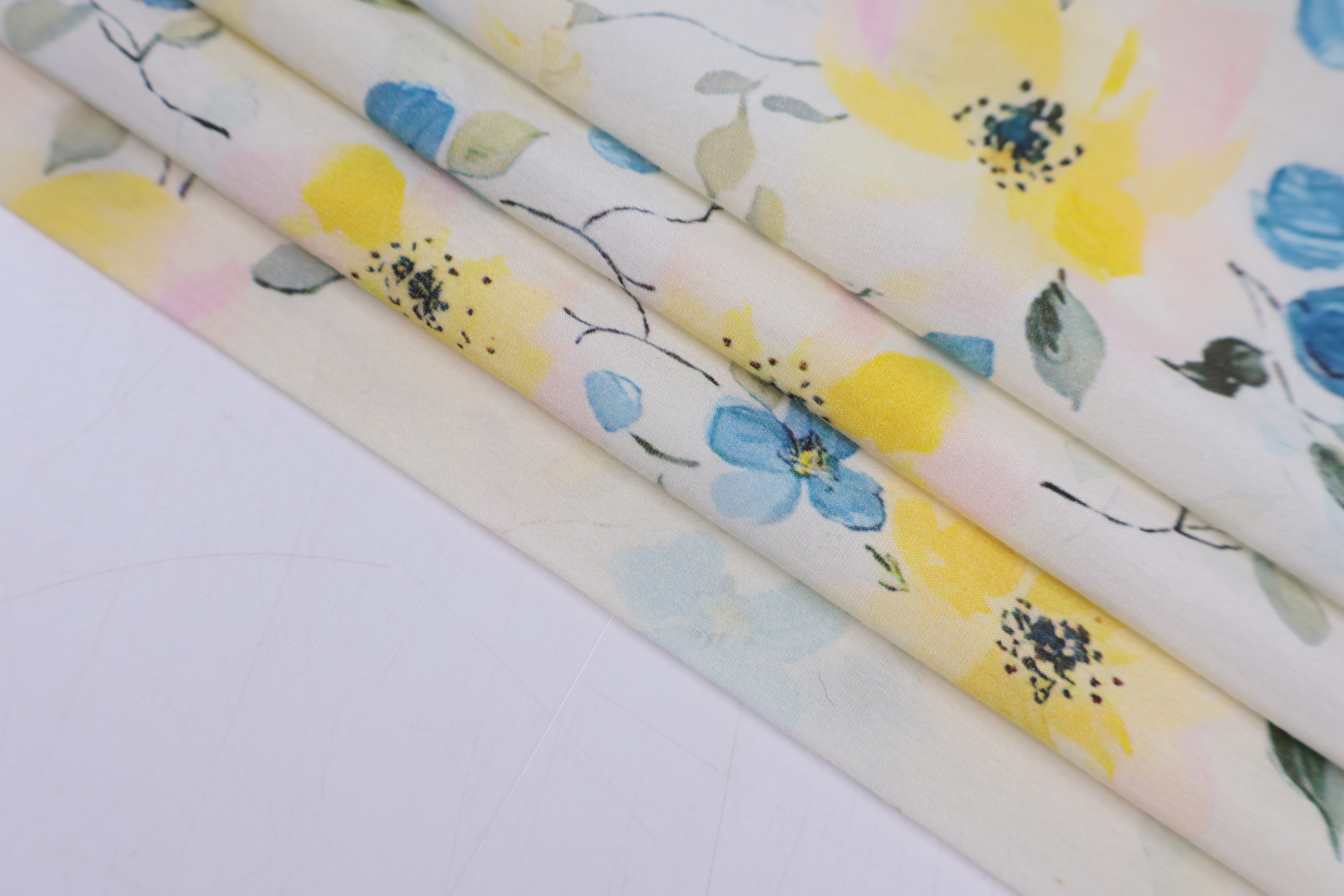 25% Silk 75% Cotton Printed Fabric (19mm) - Watercolour Floral Print, 80 GSM, Width 140 CM