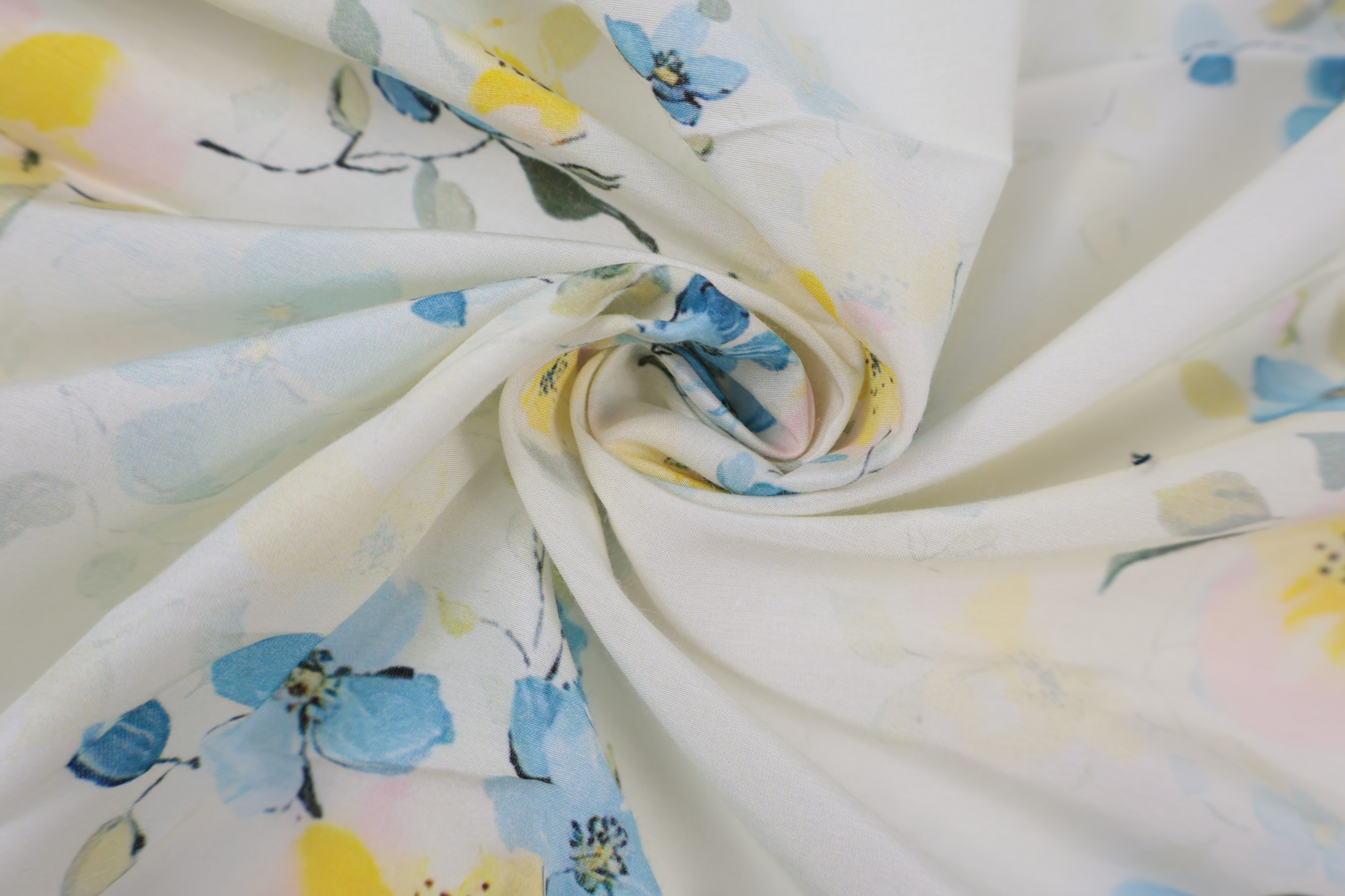 25% Silk 75% Cotton Printed Fabric (19mm) - Watercolour Floral Print, 80 GSM, Width 140 CM